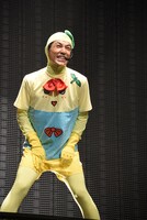 大好きなふなっしーに扮したユースケ。