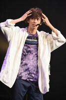 頭を抱えるリョウガ。