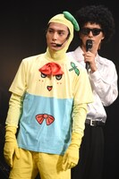 ホリの話を真剣に聞くユースケとタカシ。