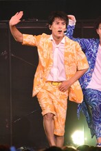 「FLASHBACK」を踊るユースケ。