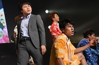 超特急と井上裕介（NON STYLE）のコラボパフォーマンスの様子。