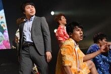 超特急と井上裕介（NON STYLE）のコラボパフォーマンスの様子。