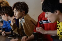 タクヤ（中央）