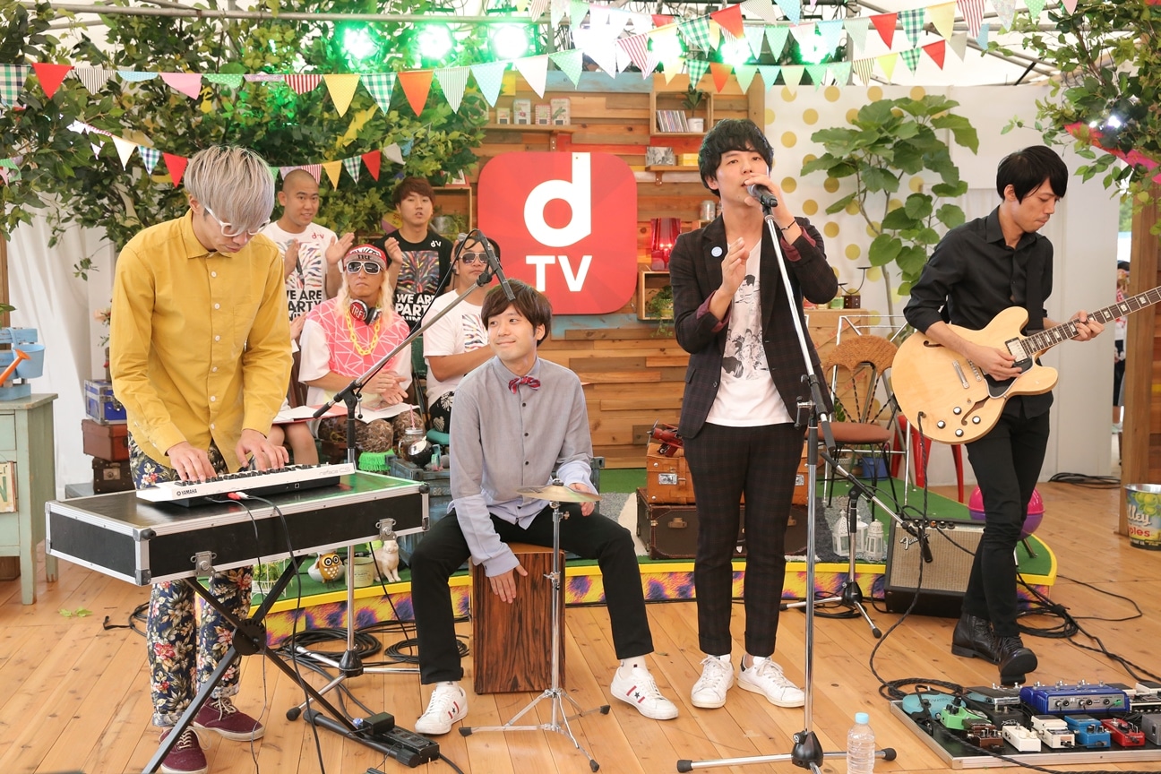 dTVブース「a-nation音楽生特番」でのGOODWARP。