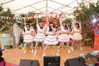 dTVブース「a-nation音楽生特番」でのSUPER☆GiRLS。