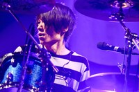 高村佳秀（Dr / BLUE ENCOUNT）（Photo by Viola Kam [V'z Twinkle]）