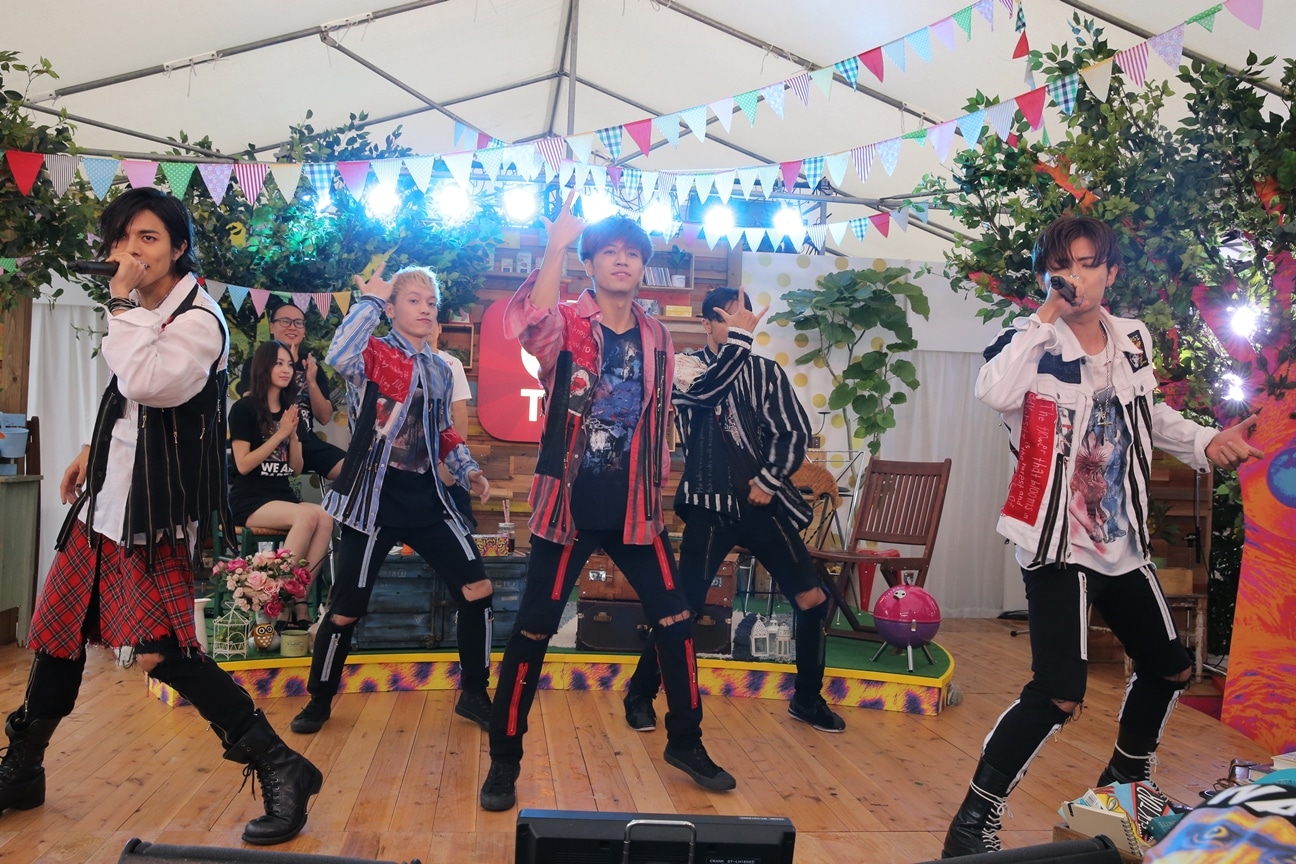 dTVブース「a-nation音楽生特番」での龍雅。