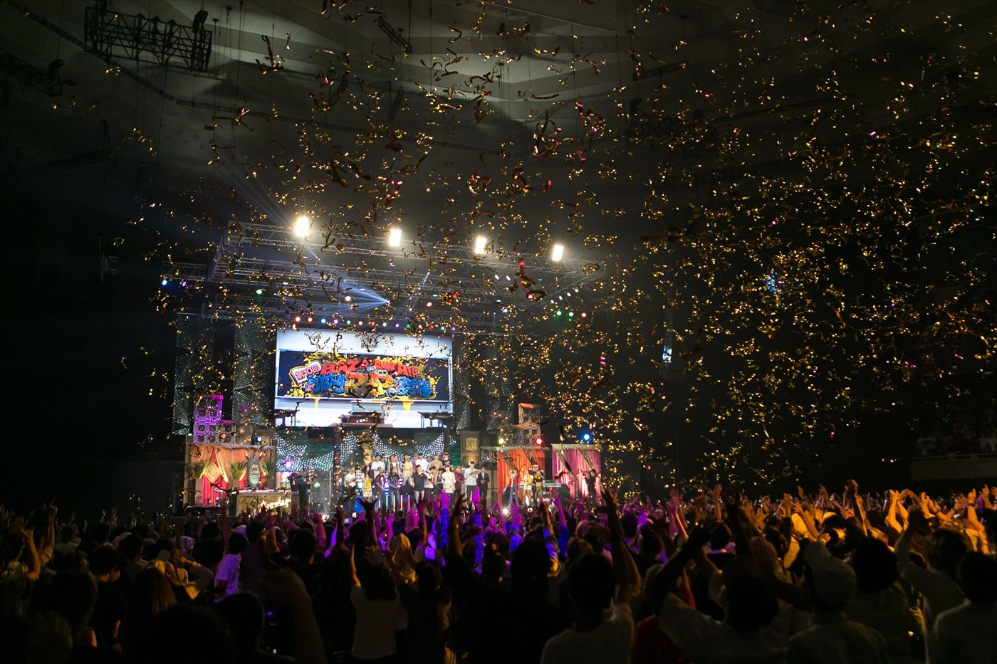 「BSスカパー! BAZOOKA!!! 第10回高校生RAP選手権 in 日本武道館」の様子。 （写真提供：BSスカパー！BAZOOKA!!! 第10回高校生RAP選手権 in 日本武道館）