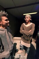 FlowBack「Come A Long Way」ミュージックビデオのワンシーン。