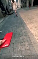 FlowBack「Come A Long Way」ミュージックビデオのワンシーン。