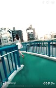 FlowBack「Come A Long Way」ミュージックビデオのワンシーン。
