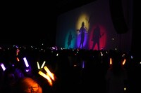 ライブのオープニングの様子。