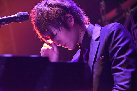 「絆の音楽（オト）」を歌うHAMA。