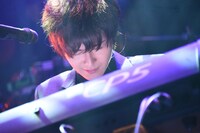 「絆の音楽（オト）」を歌うHAMA。