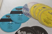 アナログ盤のレーベル面見本には大滝詠一「DEBUT AGAIN」のラベルも。