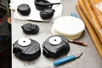 これからレコードになる塩化ビニールの塊。