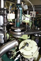 7inch盤を量産するプレス機。