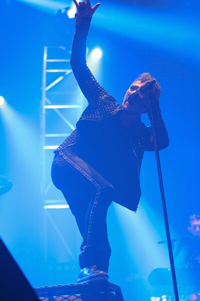 吉川晃司「KIKKAWA KOJI Live 2016 "WILD LIPS" TOUR」東京・東京体育館公演の様子。（Photo by Shigeru Toyama）