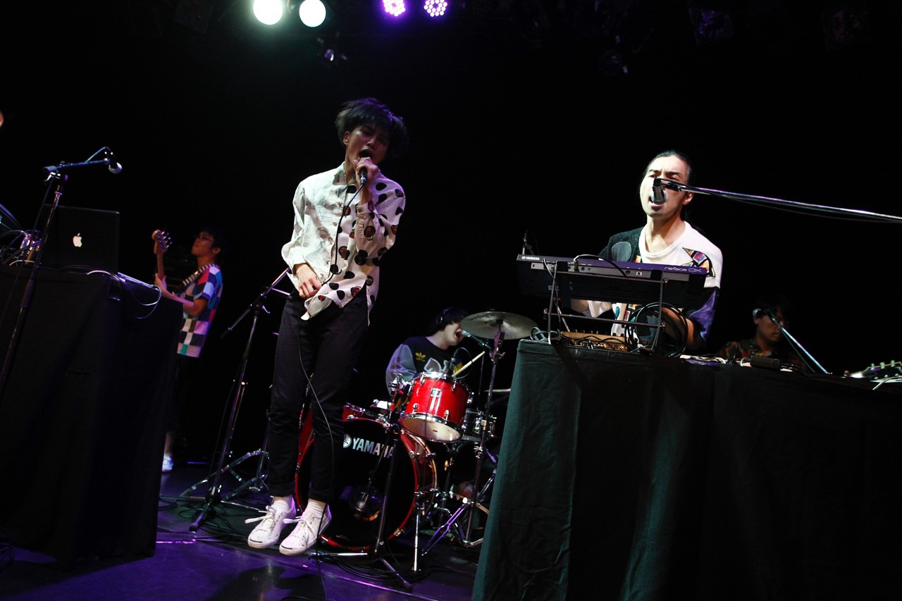 akioとSugar's Campaign。（Photo by TSUNEO KOGA）