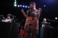 IZUMIとSugar's Campaign。（Photo by TSUNEO KOGA）