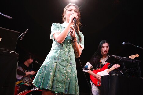 井上苑子とSugar's Campaign。（Photo by TSUNEO KOGA）