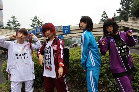 ゆるめるモ!「めんどいしんどいPUNKするか」ミュージックビデオのワンシーン。