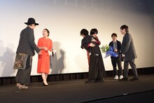 RADWIMPSがサプライズ登場し、混沌とするステージ。