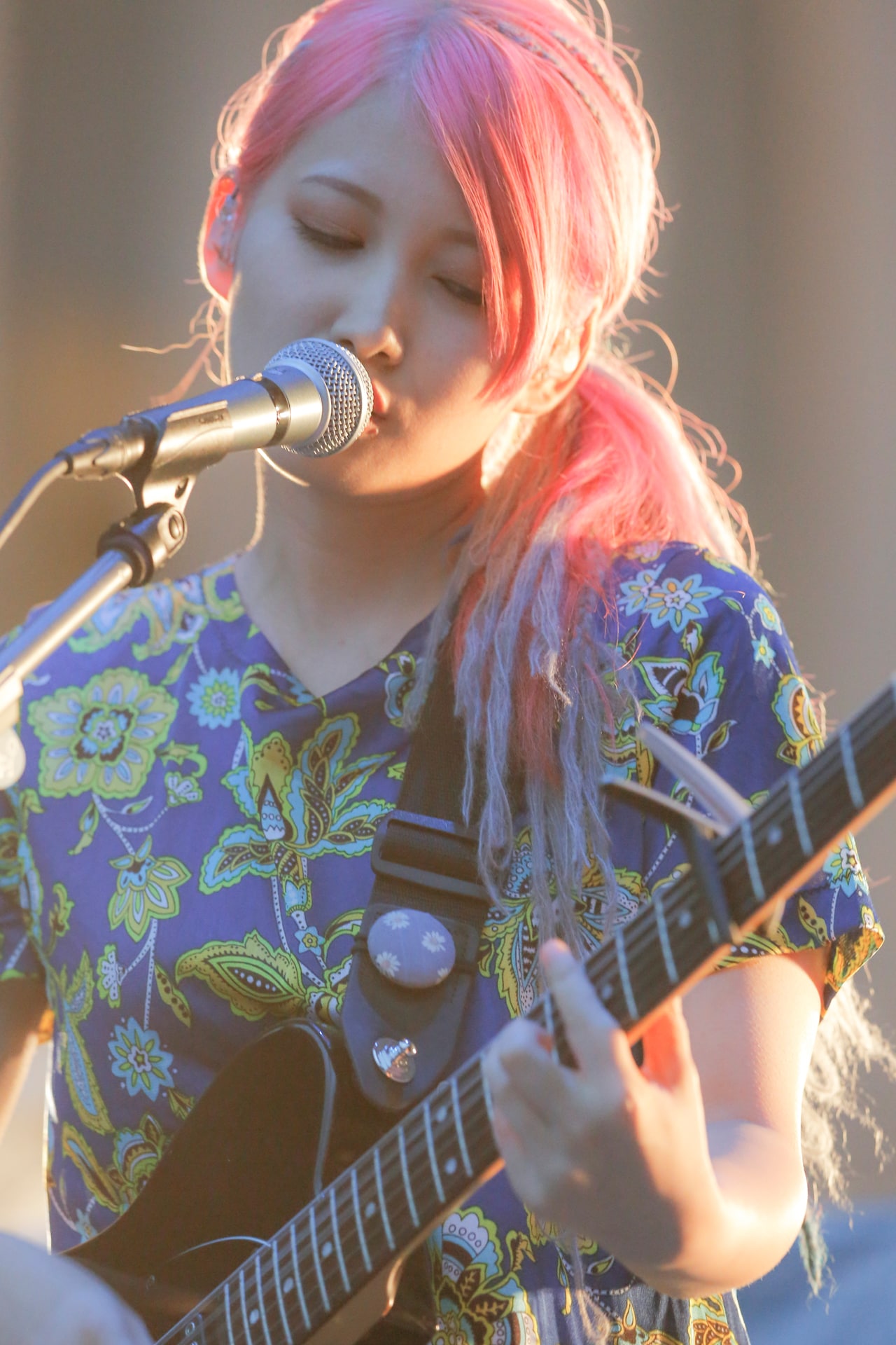 あーちゃん（G）（Photo by hajime kamiiisaka） - きのこ帝国、雨降る