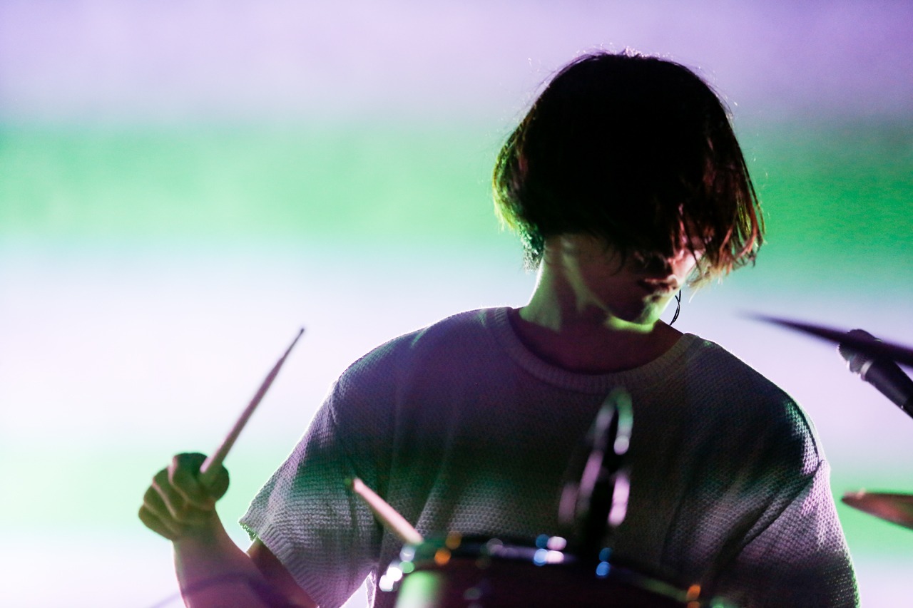 西村“コン”（Dr）（Photo by hajime kamiiisaka）