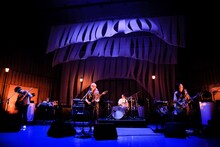 きのこ帝国「夏の影」東京・日比谷野外大音楽堂公演の様子。（Photo by hajime kamiiisaka）