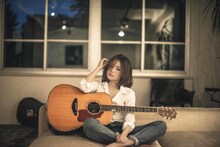 「chay's room ～One mic,One guitar～」イメージ写真。（撮影：水野美隆）