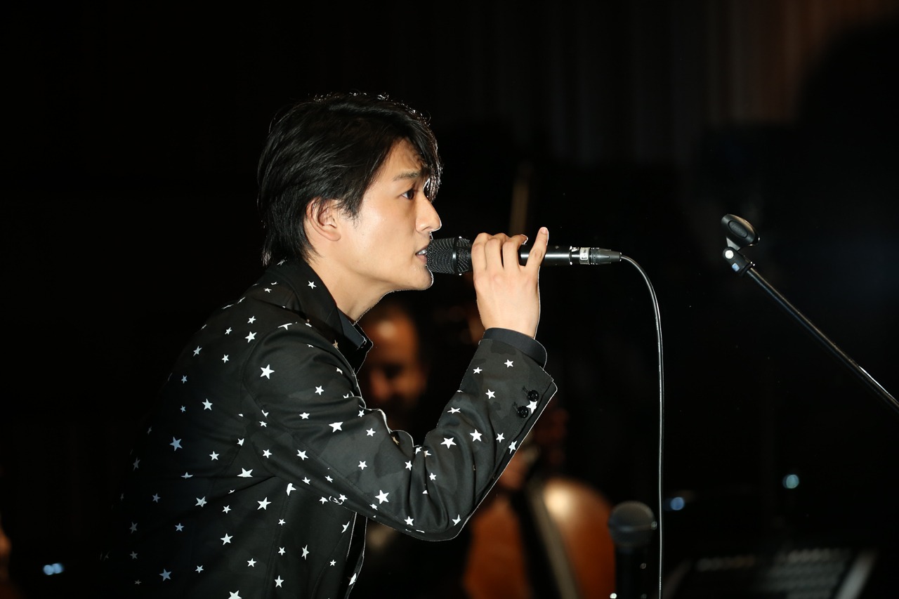 尾崎裕哉「billboard classics 尾崎裕哉 premium concert -『始まりの歌』-」東京・よみうり大手町ホール公演の様子。（撮影：（株）フォトスタジオアライ　新井秀幸）