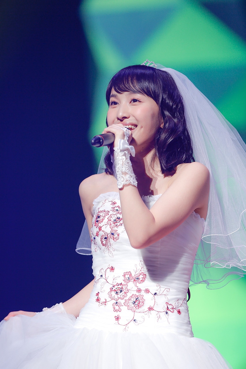 新婦の百田夏菜子。（photo by HAJIME KAMIIISAKA）