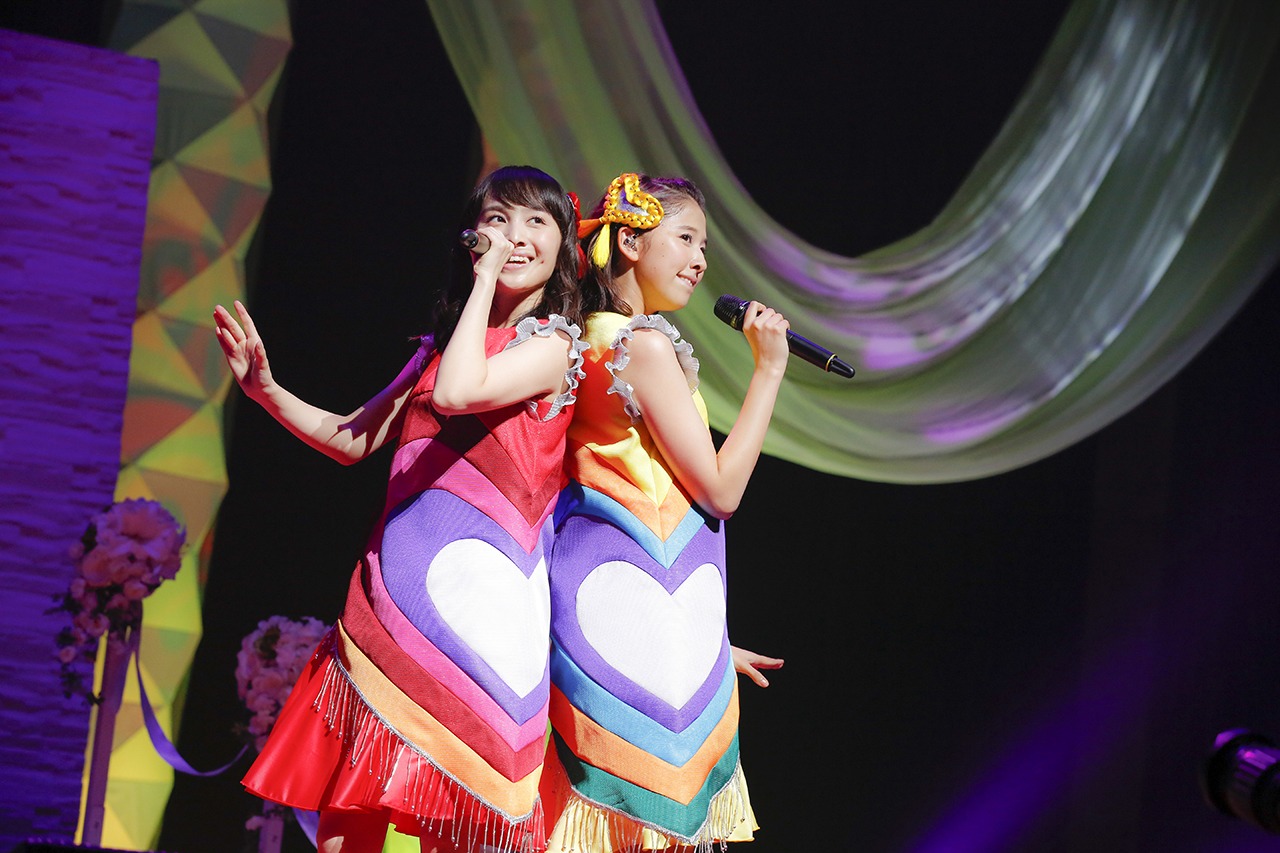 百田夏菜子＆玉井詩織「ももたまい婚」の様子。（photo by HAJIME KAMIIISAKA）