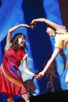 百田夏菜子＆玉井詩織「ももたまい婚」の様子。（photo by HAJIME KAMIIISAKA）