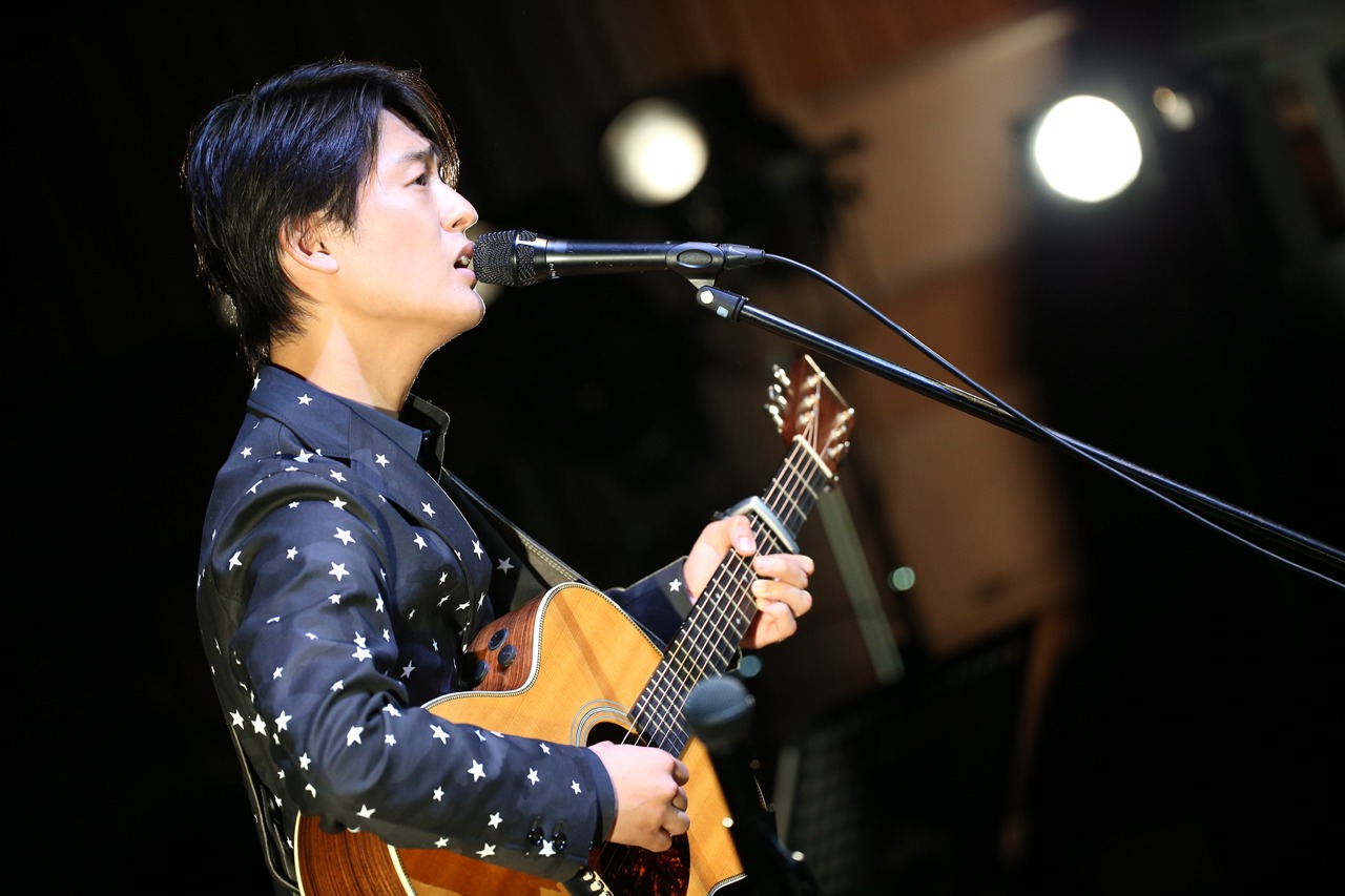 尾崎裕哉「billboard classics 尾崎裕哉 premium concert -『始まりの歌』-」東京・よみうり大手町ホール公演の様子。（撮影：（株）フォトスタジオアライ　新井秀幸）