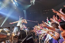 GRANRODEO「GRANRODEO LIVE TOUR 2016 TREASURE CANDY」愛知・Zepp Nagoya公演の様子。（撮影：新澤和久）