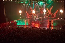 GRANRODEO「GRANRODEO LIVE TOUR 2016 TREASURE CANDY」愛知・Zepp Nagoya公演の様子。（撮影：新澤和久）