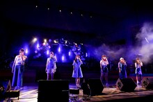 Little Glee Monster「ガオフェス2016～リトグリサマーキャンプ」東京・日比谷野外大音楽堂講演の様子。