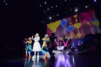 きゃりーぱみゅぱみゅ「スカパー！SUPER LIVE “KPP 5iVE YEARS PREMIUM LIVE in HAWAII”」の様子。