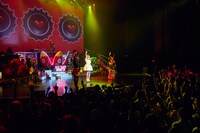 きゃりーぱみゅぱみゅ「スカパー！SUPER LIVE “KPP 5iVE YEARS PREMIUM LIVE in HAWAII”」の様子。