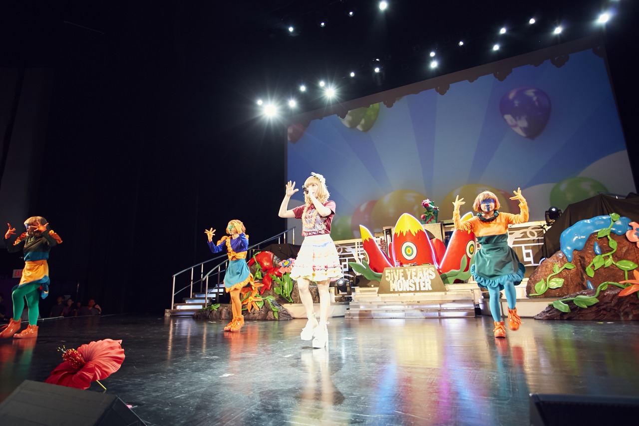 きゃりーぱみゅぱみゅ「スカパー！SUPER LIVE “KPP 5iVE YEARS PREMIUM LIVE in HAWAII”」の様子。