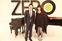 日本テレビ系「NEWS ZERO」メインキャスター村尾信尚と宇多田ヒカル。