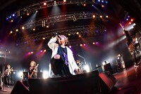 8月30日に東京・TSUTAYA O-EASTにて行われたライブ「LSV」の様子。（提供：ポニーキャニオン）