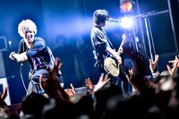 8月30日に東京・TSUTAYA O-EASTにて行われたライブ「LSV」の様子。（提供：ポニーキャニオン）