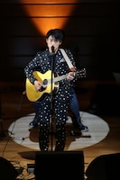 尾崎裕哉（撮影：（株）フォトスタジオアライ　新井秀幸）