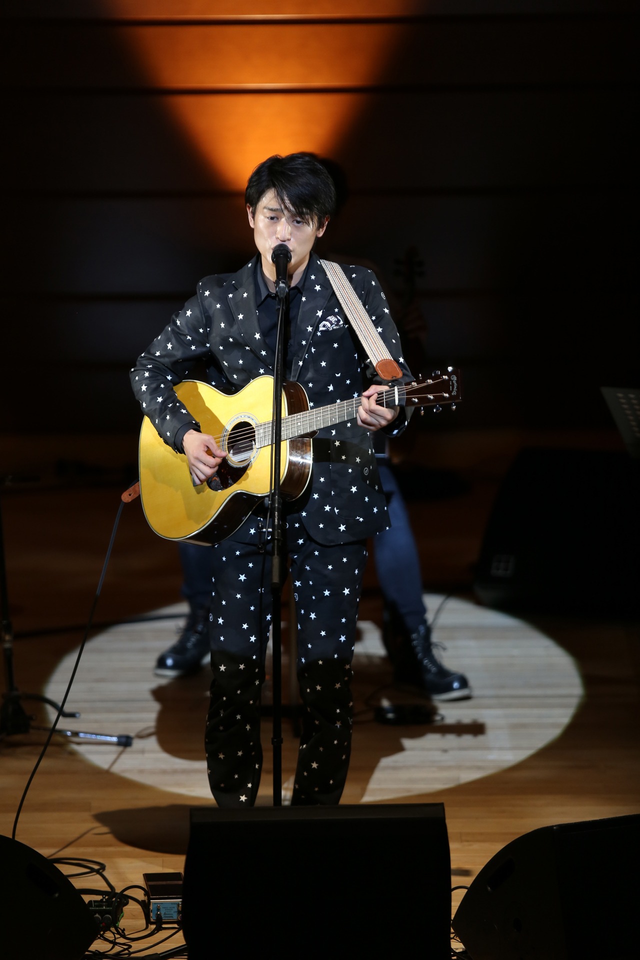 尾崎裕哉（撮影：（株）フォトスタジオアライ　新井秀幸）