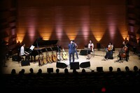 「billboard classics 尾崎裕哉 premium concert -『始まりの歌』-」の模様。（撮影：（株）フォトスタジオアライ　新井秀幸）