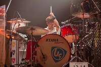 川西幸一（Dr） （撮影：山本倫子）