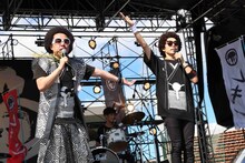 レキシと高橋優。（写真提供：Warner Music Japan）